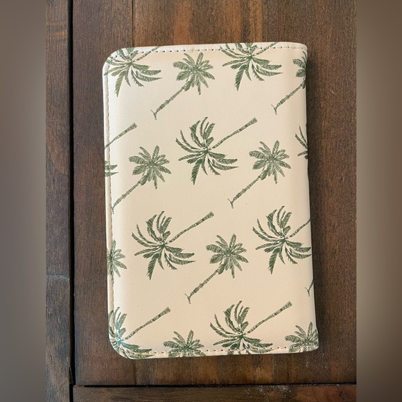 NWT Anthropologie + Frasier Sterling Passport case Vacay Edition in Palm - Picture 4 of 7